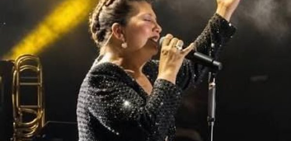 Şəkər xəstəsidir, çəkini saxlaya bilmir - Sibel Canın kökəlməsinin səbəbi