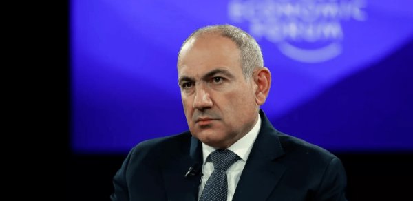 Paşinyan Fransaya gedib