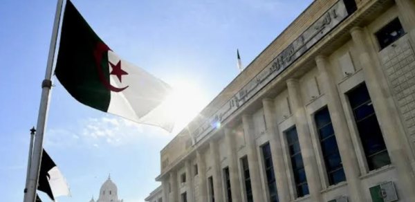 Əlcəzair BƏƏ ilə diplomatik münasibətləri kəsib