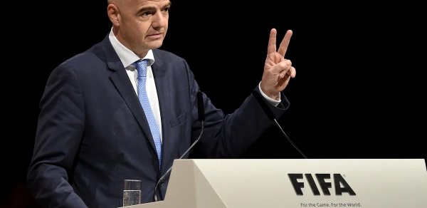 İnfantino FIFA prezidentliyinə namizədliyini irəli sürüb-sürməyəcəyini açıqlayıb