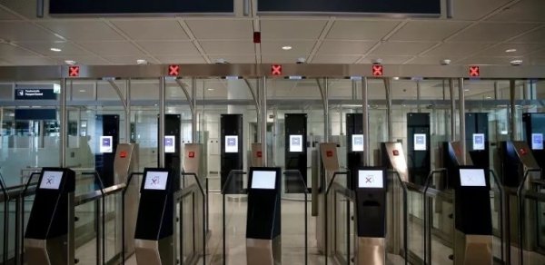 Dünyada yalnız bu üç nəfər pasportsuz gəzə bilir