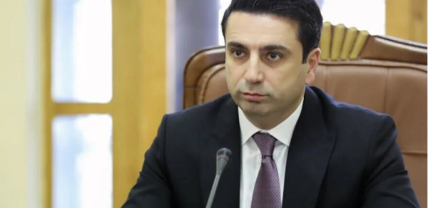 Simonyan: Ermənistan Rusiyanın 102-ci hərbi bazasının çıxarılmasını tələb etməyib
