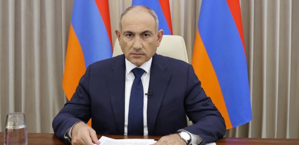 Paşinyan: Moskva ilə Gümrüdəki hərbi baza məsələsini müzakirə etməyə hazırıq