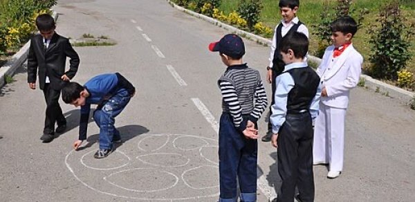 Bizim uşaqlığımız harada qaldı?