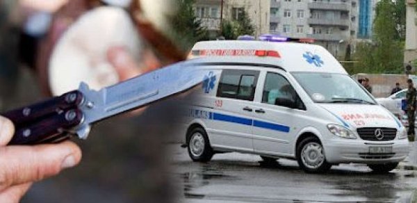 Bakıda 17 yaşlı oğlan anasına 12 bıçaq zərbəsi vurdu