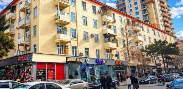 Mənzil əvəzinə obyekt: Binaların altı niyə obyektlərlə dolur?