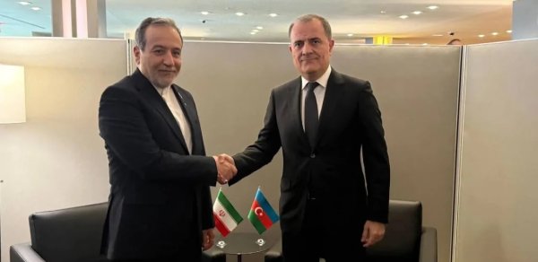 Abbas Əraqçi Ceyhun Bayramovla görüşdü