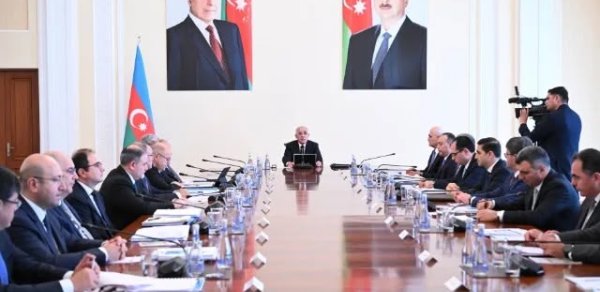 Əli Əsədov nazirləri topladı - FOTOLAR