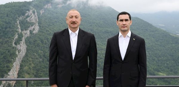 İlham Əliyev Sərdar Berdiməhəmmədovu təbrik etdi
