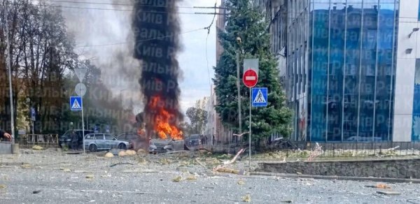 Rusiya Kiyevdə ofis binasına dron zərbəsi endirib, ölənlər var