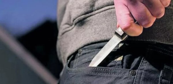 Çay evində mahnı sifarişi üstündə DAVA: Müştəri bıçaqlandı