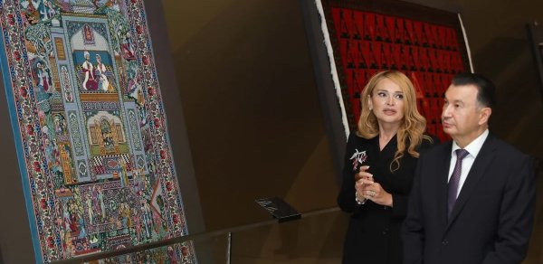 Adil Kərimli Tacikistanın Baş naziri ilə Milli Xalça Muzeyini ziyarət edib