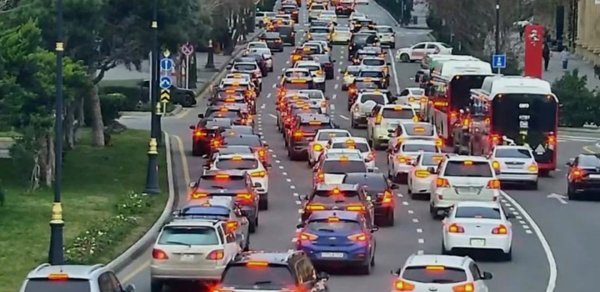 Dünya təcrübəsi Azərbaycana gəlir – Bakı küçələri avtomobillərdən təmizlənəcək?