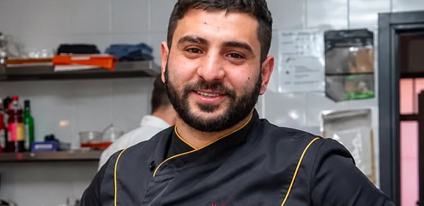 Qazi aşpazın ölüm səbəbi - Şüşəyə yumruq vurubmuş...