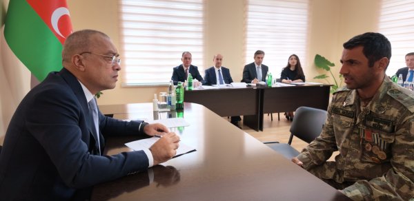 Zaur Mikayılov Samux rayonunda vətəndaşlarla görüşdü