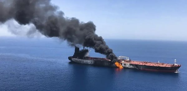 Hörmüz boğazında GƏRGİNLİK: Tankerə zərbə endirildi