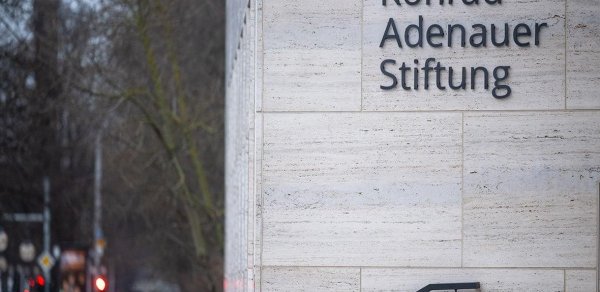 Almaniyanın aparıcı siyasi fondu Tbilisi ofisini bağlayıb