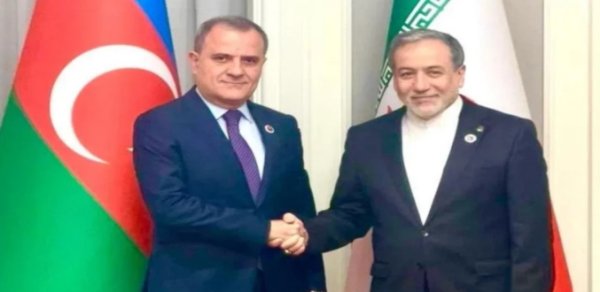 Ceyhun Bayramov İran XİN başçısı ilə telefonla danışıb
