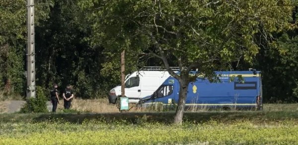 Fransada qanunsuz miqrantları daşıyan mikroavtobusda 47 yaşlı kişi güllələndi