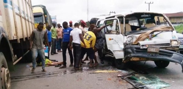 Nigeriyada ağır yol qəzası: 21 nəfər ölüb