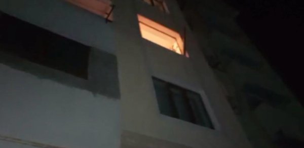 Şəfəq qəsəbəsində yaşayış binasında partlayış oldu - Video
