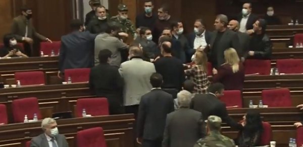 Dünya ölkələrinin parlamentlərində baş verən davalar - SİYAHI