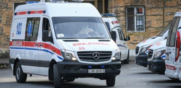 Maşın məktəbli qardaşları vurdu