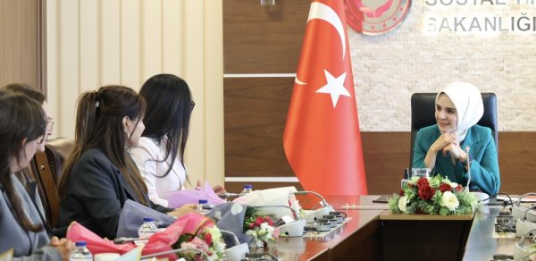 Türkiyənin ailə və sosial xidmətlər naziri şəhidlərimizin həyat yoldaşları ilə görüşüb - FOTO