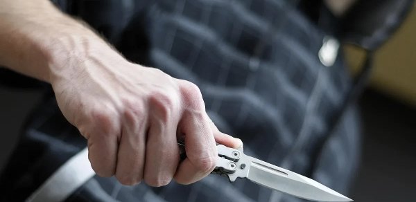 Şirvanda 18 yaşlı gənc bıçaqlanıb
