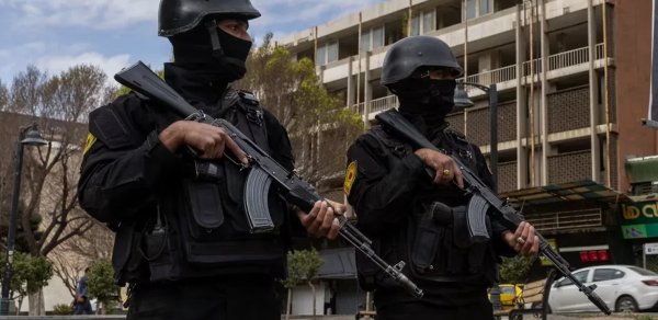 İranda polis idarəsinə silahlıl hücum olub, ölən və yaralananlar var