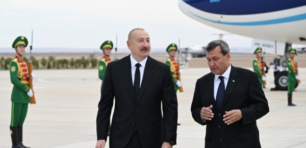 İlham Əliyev Türkmənistana işgüzar səfərə gəlib - FOTOLAR