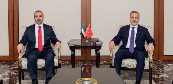 Hakan Fidan Ankarada Suriyanın xarici işlər naziri ilə görüşüb