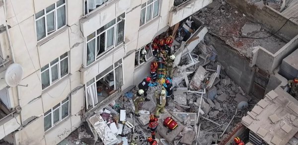 İstanbulda çökən binada ölənlərin sayı 5-ə yüksəlib