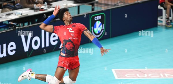 Kubalı voleybolçu Yeni Klinikanın Robotik Reabilitasiya Mərkəzində sağalaraq idmana qayıdıb