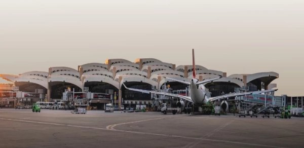 Husilər yenidən Ər-Riyad aeroportuna hücum edib