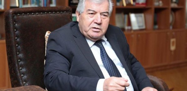 “Məktəbli qızların hicab taxmasını tələb edən valideynlərin narazılığını başa düşə bilmirəm” - Sabir Rüstəmxanlı 