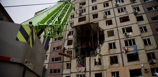 Dneprdə PUA hücumu nəticəsində yaşayış binası və avtomobillər zədələndi