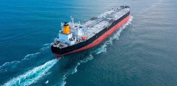 Oman sahillərində tankerə PUA hücumu olub, 2 hindistanlı dənizçi itkin düşüb