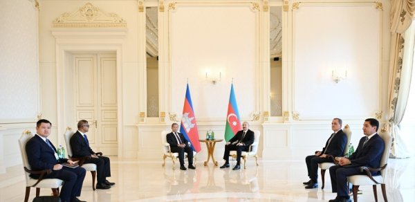 Prezidentin Kamboca Baş naziri ilə məhdud tərkibdə görüşü olub