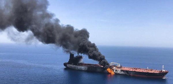 Hörmüz boğazında tanker və konteyner gəmisinə zərbələr endirilib