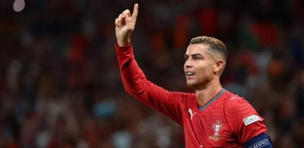 "Tarixin ən yaxşı futbolçusuyam" - Ronaldo