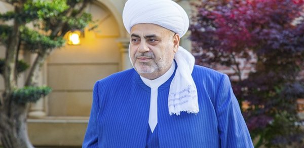 Allahşükür Paşazadə: Vahid məktəbli forması məsələsində hicab qadağası yoxdur
