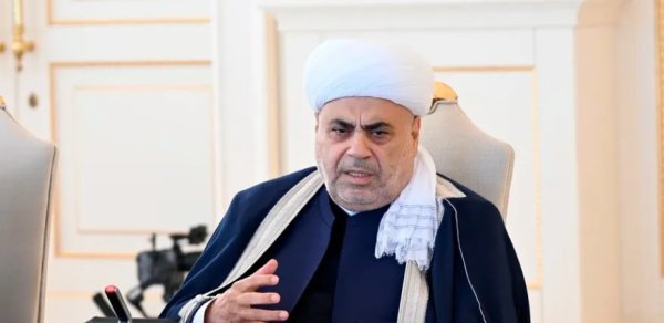 Allahşükür Paşazadə: Azərbaycanda hicab qadağan olunmayıb
