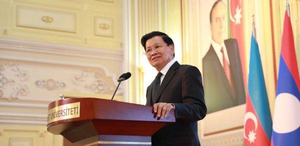 Laos Prezidenti BDU-nun tələbələri ilə görüşüb