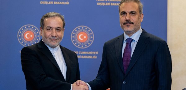Türkiyə və İranın xarici işlər nazirləri regional gərginliyi müzakirə ediblər