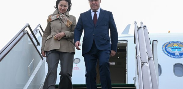 Japarov xanımı ilə Bakıya gəldi - Fotolar