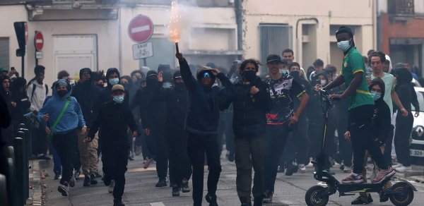 Fransada etirazlar başlayandan bəri polis 8 minə yaxın şəxsi saxlayıb