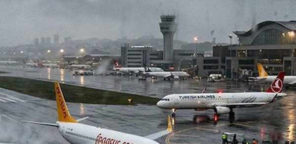 İstanbulda güclü fırtına: 40-dan çox təyyarə başqa hava limanlarına yönləndirilib