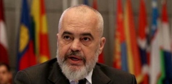 Baş nazir kütləvi tələbə etirazları fonunda istefa tələbini rədd etdi