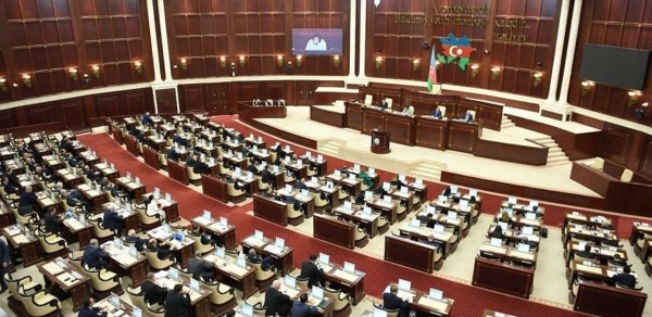Milli Məclisin iclası başladı